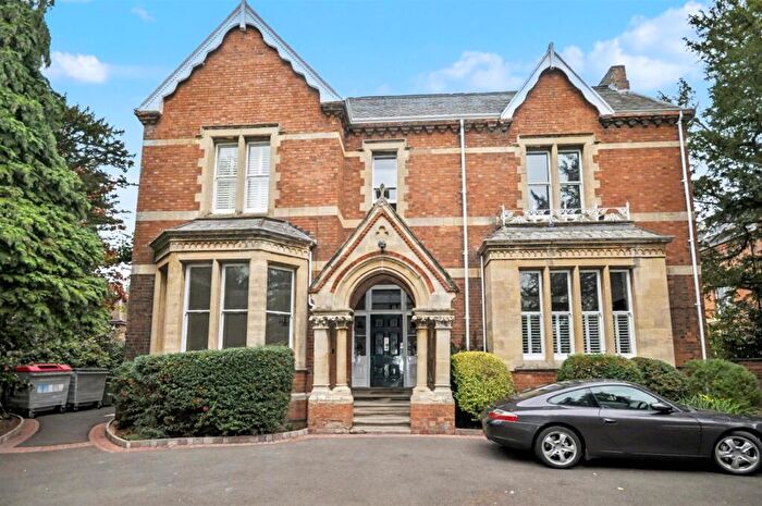 2 Bedroom Flat To Rent In Cranesthorpe Cou Guys Cliffe AvenueLeamington Spa, RT8
