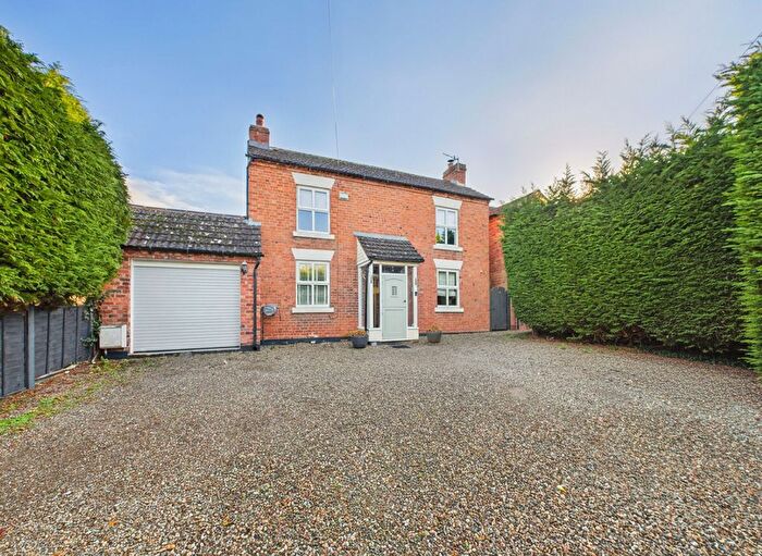 3 Bedroom Detached House For Sale In Worcester Road, Wychbold, WR9