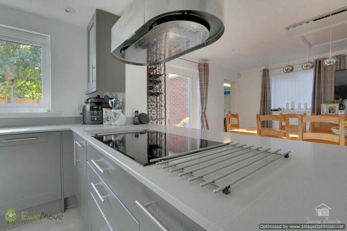 4 Bedroom Detached House For Sale In Trent View, Marton, Gainsborough, DN21