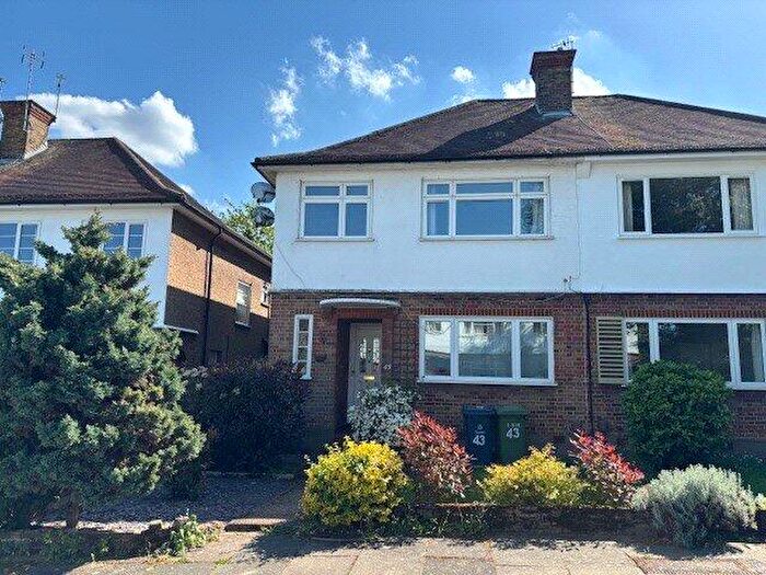 2 Bedroom Maisonette For Sale In Holwell Place, Pinner, HA5