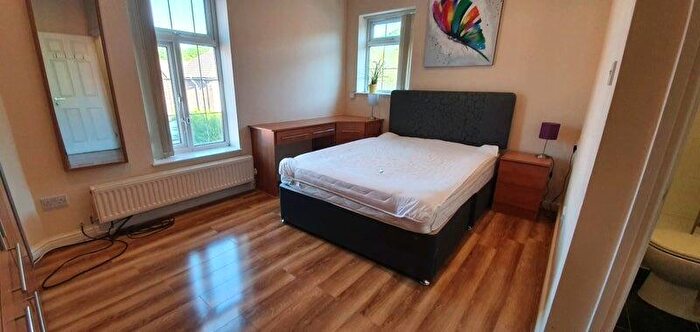 5 Bedroom House To Rent In Richmond Avenue, Manchester, M25