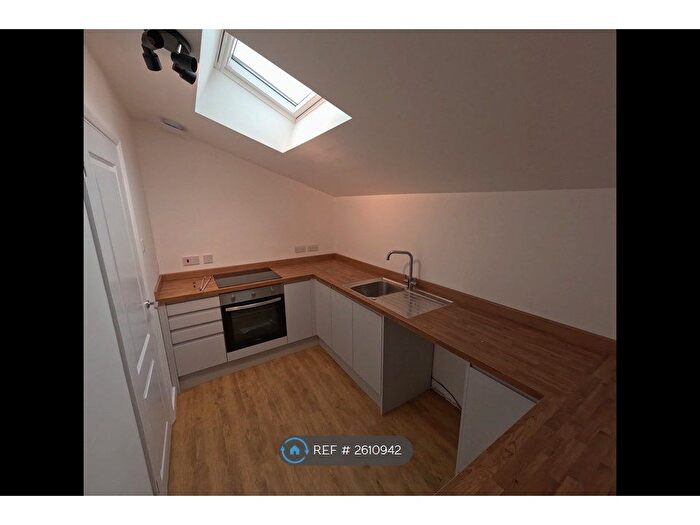2 Bedroom Flat To Rent In Meadow Road, Salisbury, SP2