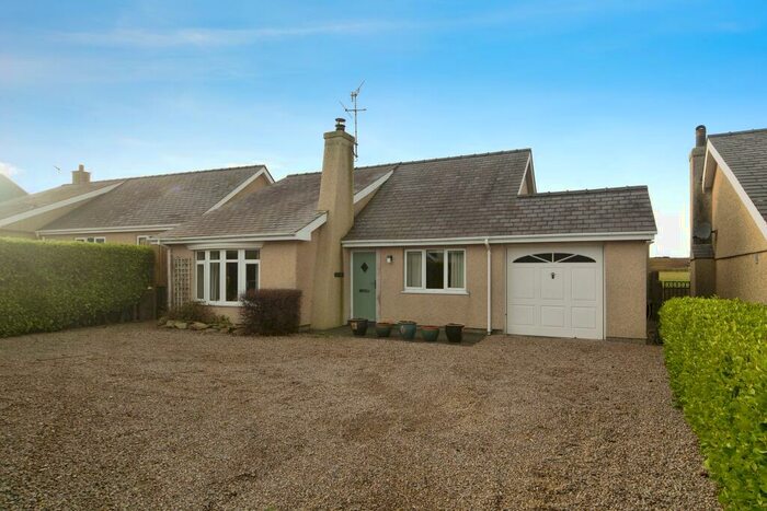 3 Bedroom Bungalow For Sale In Wern Y Wylan, Morfa Nefyn, Pwllheli, Gwynedd, LL53