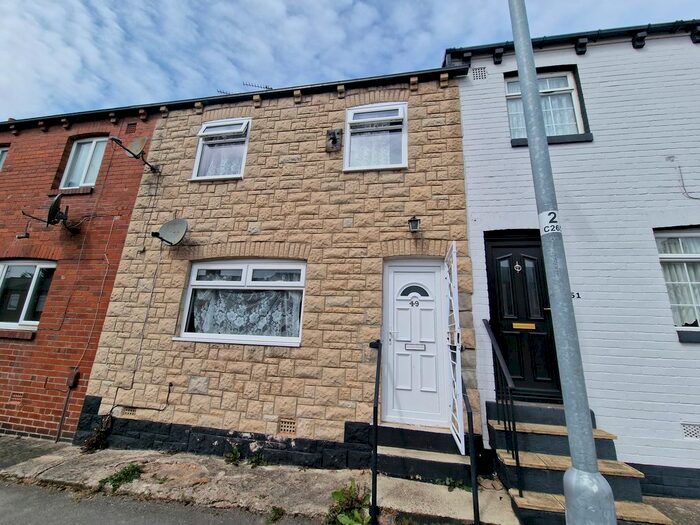 3 Bedroom Terraced House To Rent In Charlton Place, Leeds, LS9
