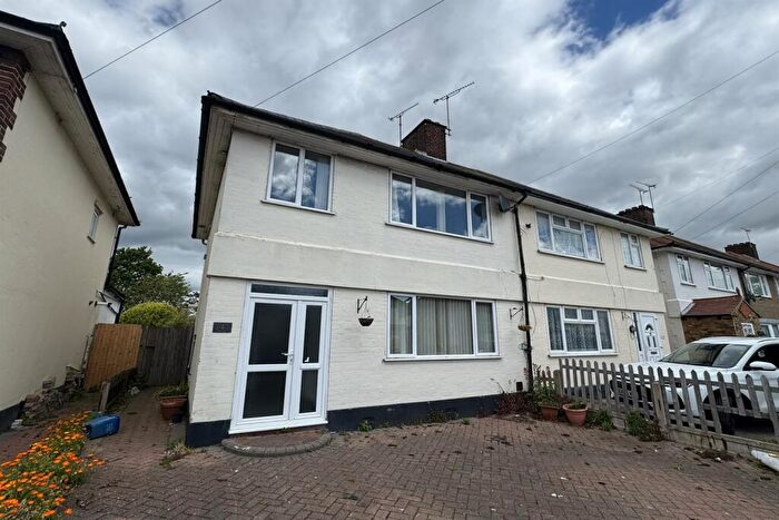 3 Bedroom Semi-Detached House To Rent In Caulfield Road, SS3