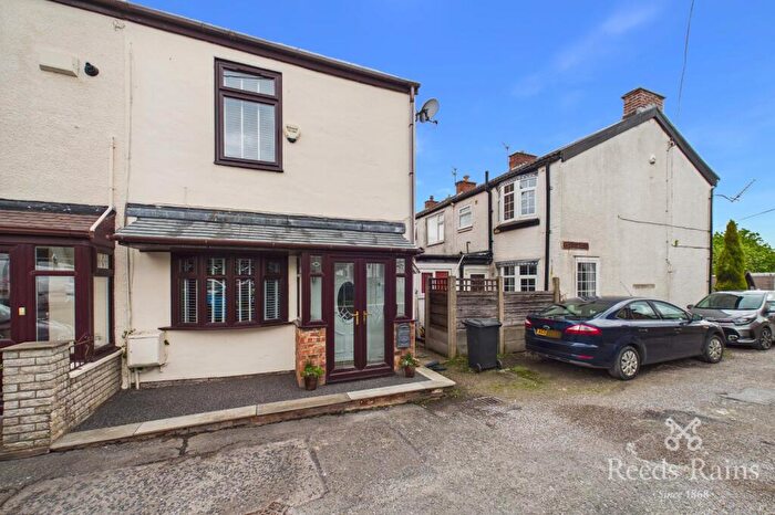 2 Bedroom End Of Terrace House For Sale In Lumb Lane, Droylsden, Manchester, Greater Manchester, M43