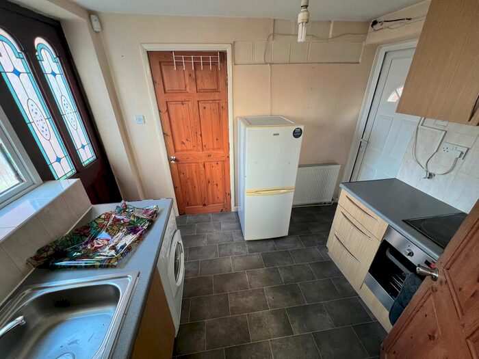 1 Bedroom Flat To Rent In Fiennes Close, Dagenham, RM8