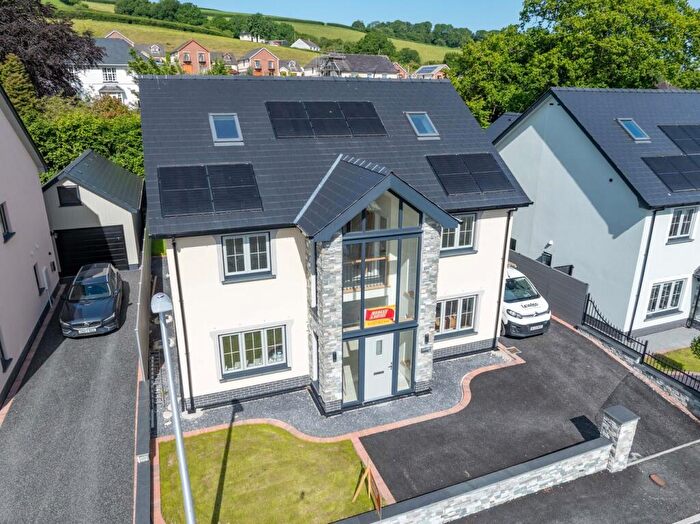 4 Bedroom Detached House For Sale In Bronwydd Road, Carmarthen, SA31