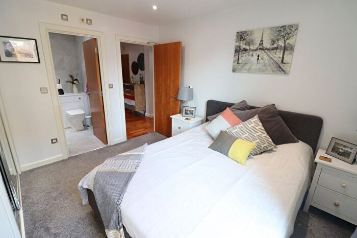 2 Bedroom Flat For Sale In Canal Square, Birmingham, B16