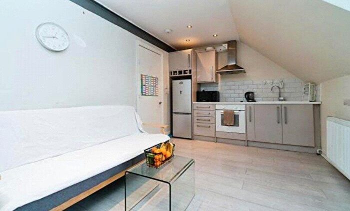 1 Bedroom Apartment For Sale In Temple Road, East Croydon, CR0