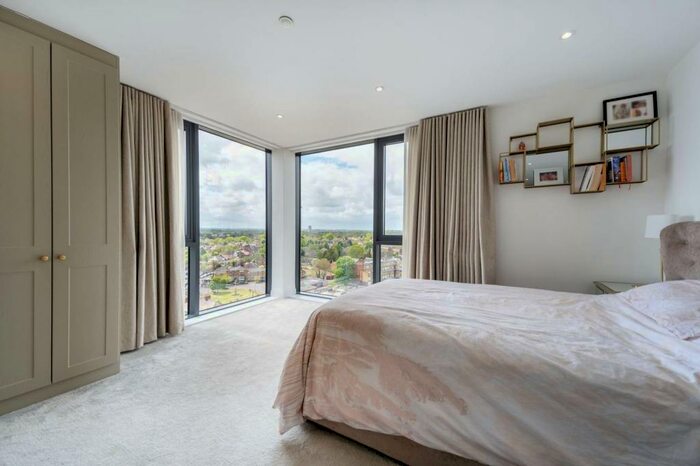 3 Bedroom Flat To Rent In Blagdon Road, New Malden, KT3