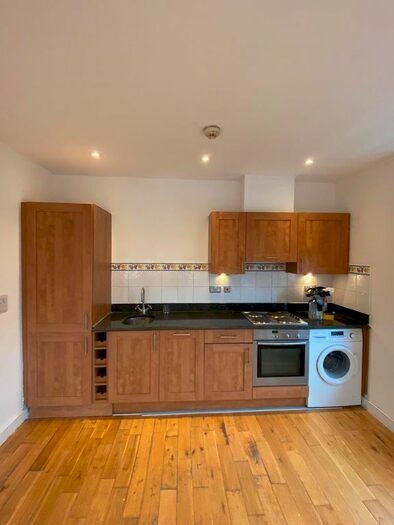 2 Bedroom Flat To Rent In Stoke Newington High Street, London, N16
