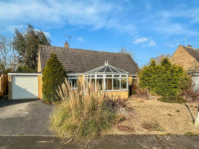 3 Bedroom Detached Bungalow For Sale In Monks Park, Milbourne, Malmesbury, SN16