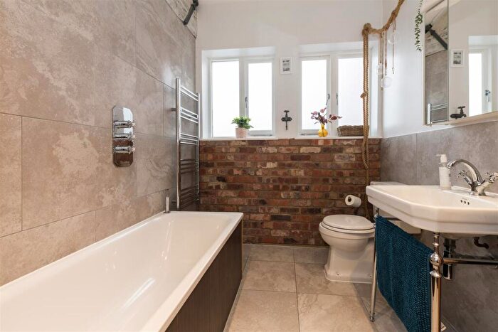 2 Bedroom Apartment To Rent In Thomas Street, Lewes, BN7