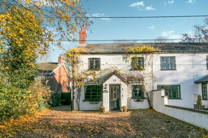 2 Bedroom Cottage To Rent In Hatch Warren Lane, Basingstoke, RG22