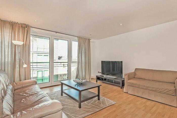 2 Bedroom Flat To Rent In Halcyon Wharf, London, E1W