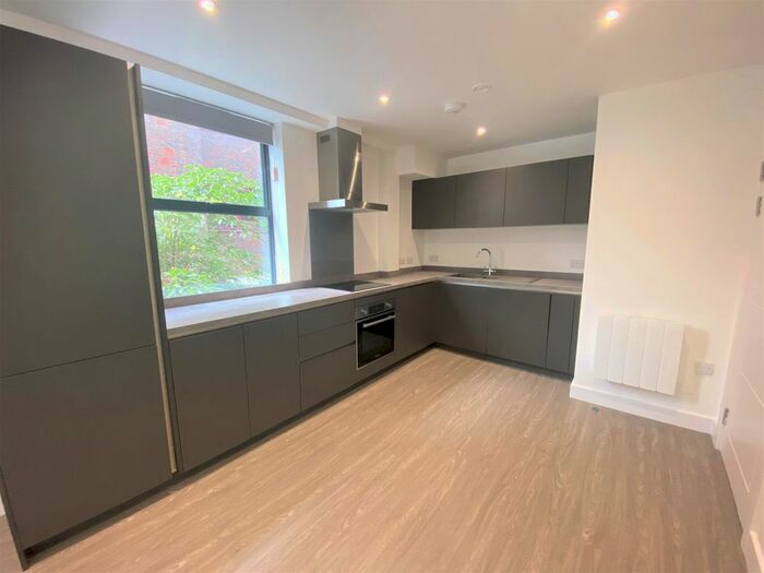 2 Bedroom Flat To Rent In - Homesdale Road, Bromley, Kent, BR2
