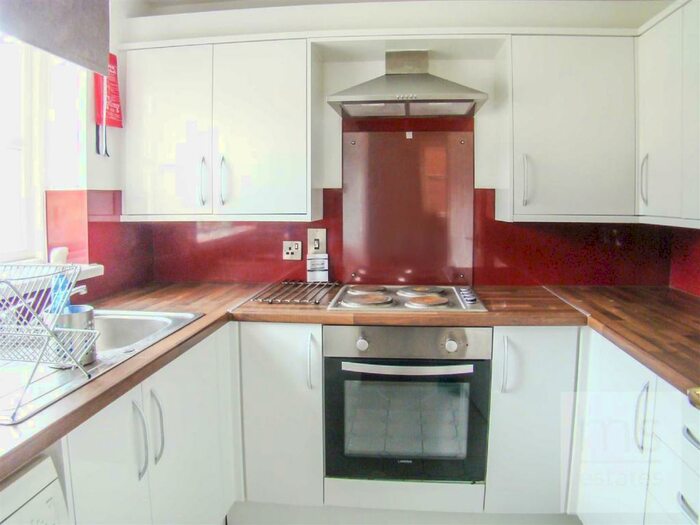 3 Bedroom Semi-Detached House To Rent In Hinchin Brook, Lenton, Nottingham, NG7