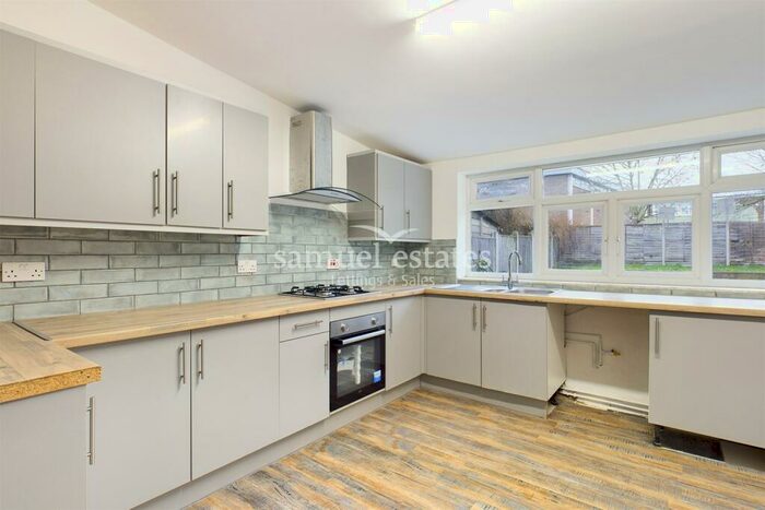 5 Bedroom Bungalow To Rent In Kensington Avenue, Thornton Heath, CR7