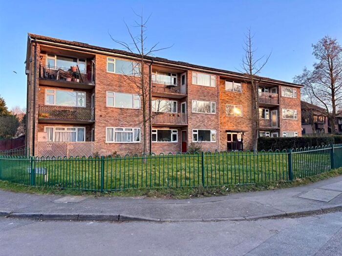 2 Bedroom Apartment For Sale In Riverside Gardens, Berkhamsted, HP4