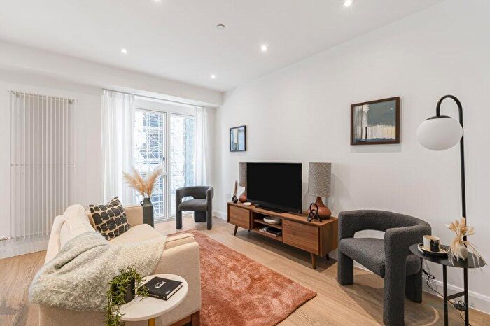 Flat To Rent In Eden Place, London, E16