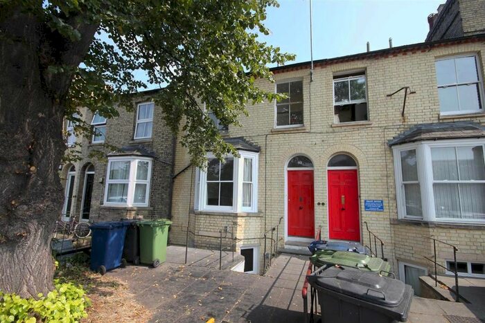 2 Bedroom Flat To Rent In Hills Road, Cambridge, CB2