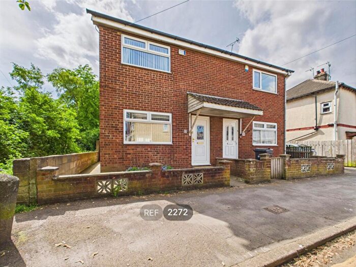 3 Bedroom Semi-Detached House To Rent In Lorraine Street, HU8