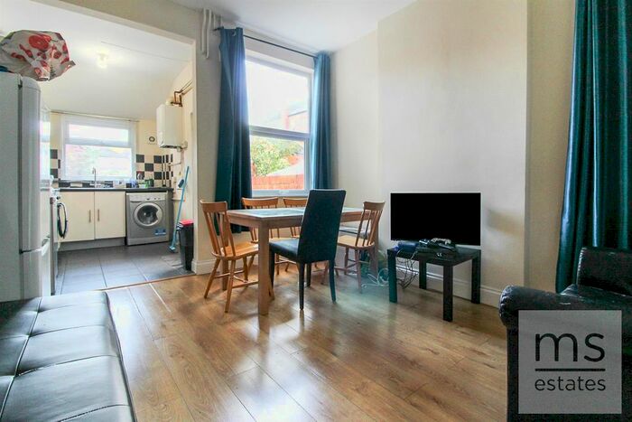 4 Bedroom Semi-Detached House To Rent In Gregory Avenue, Lenton, Nottingham NG7