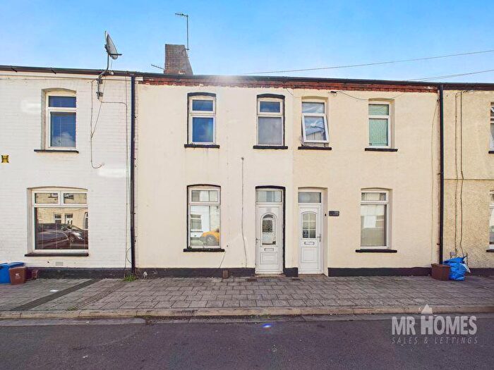 3 Bedroom Terraced House For Sale In Compton Street, Grangetown, Cardiff, CF11