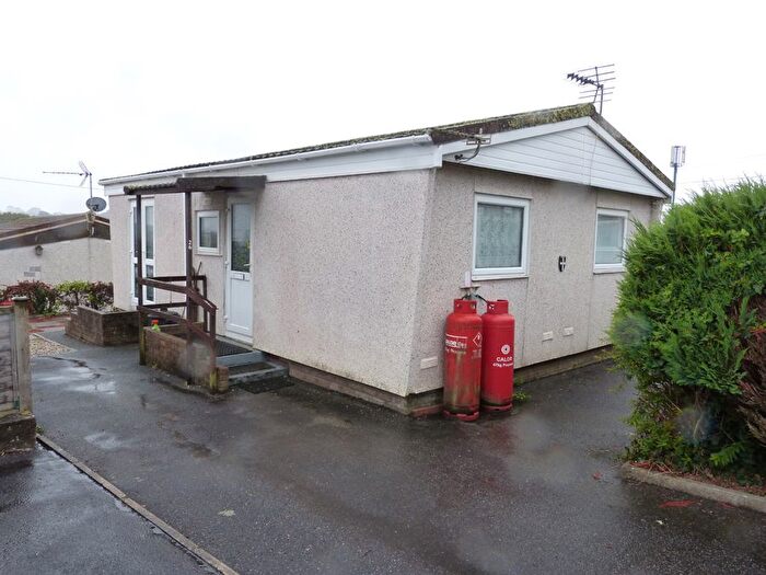 2 Bedroom Mobile/park Home For Sale In Warwick Drive, St Austell, PL25