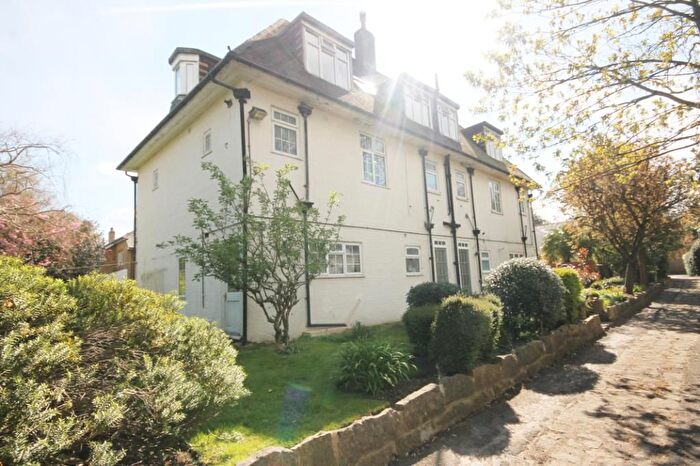 2 Bedroom Flat To Rent In Popes Avenue, Twickenham, TW2