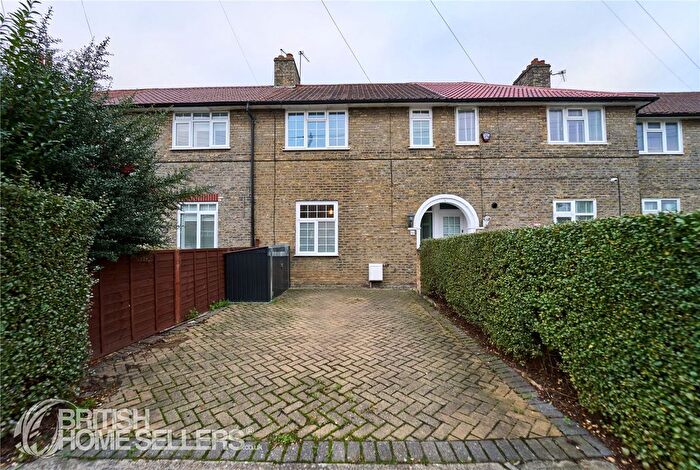 3 Bedroom Terraced House For Sale In Milfoil Street, London, W12