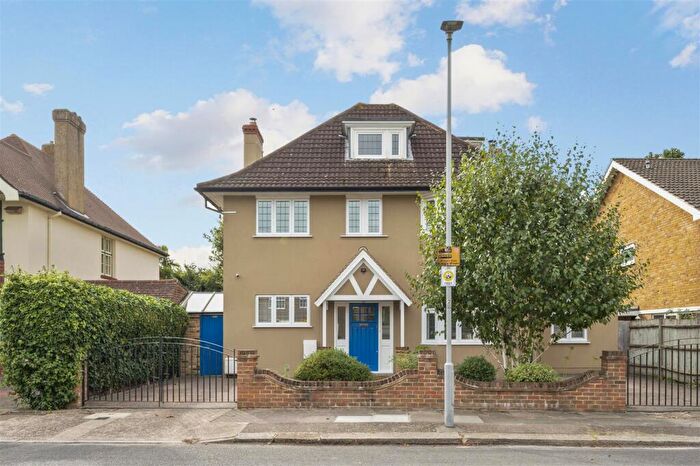 6 Bedroom Detached House For Sale In Selborne Road, New Malden, KT3