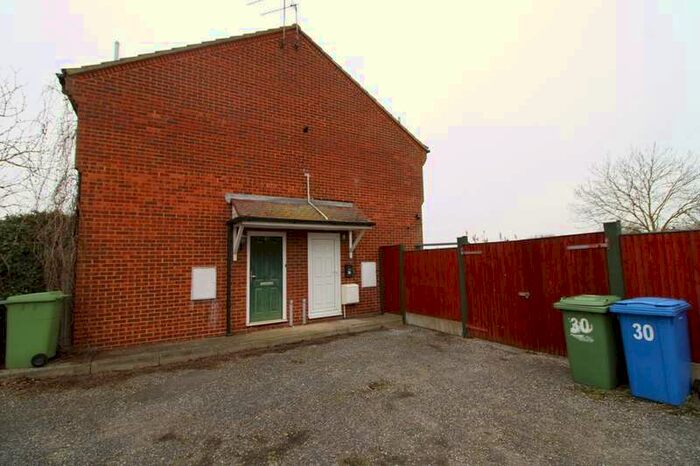 1 Bedroom Semi-Detached House To Rent In Moat Way, Queenborough, ME11