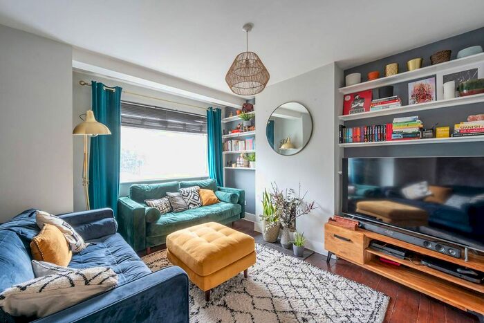 1 Bedroom Flat For Sale In Kimble Road, South Wimbledon, London, SW19