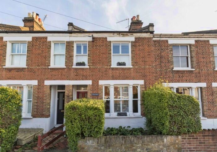 2 Bedroom Property To Rent In Hambro Road, London, SW16