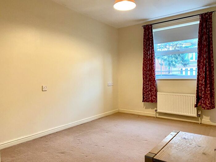 2 Bedroom Flat To Rent In Drum Road, Eastleigh, SO50