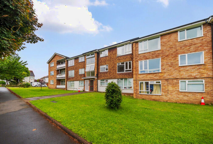 2 Bedroom Apartment For Sale In Warner Avenue, Cheam, Sutton, SM3