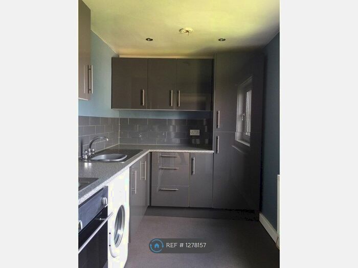 3 Bedroom Flat To Rent In Rowan Road, Cumbernauld G67