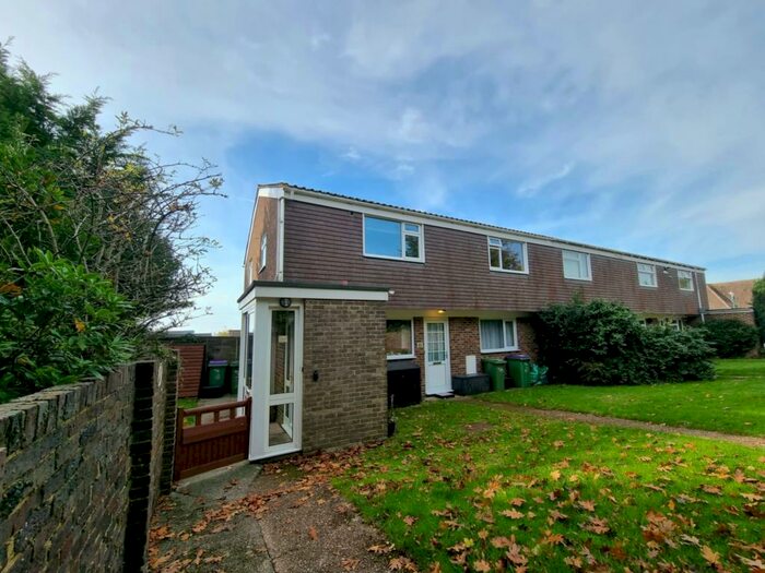 2 Bedroom Flat To Rent In Harpswood Lane, Saltwood, CT21