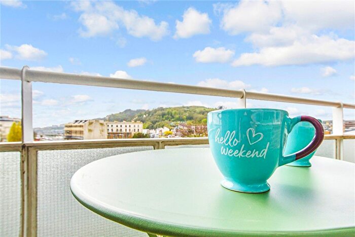 2 Bedroom Flat For Sale In The Gateway, Dover, Kent, CT16