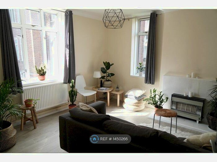 2 Bedroom Flat To Rent In Shacklewell House, London, E8