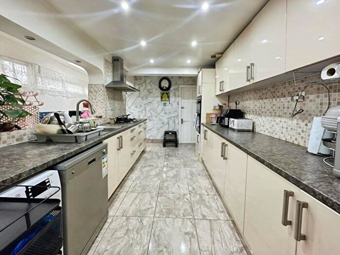 5 Bedroom Terraced House For Sale In Caistor Park Road, London, E15