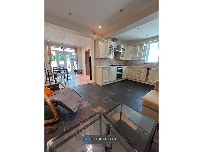 4 Bedroom End Of Terrace House To Rent In Rochester Way, London, SE9