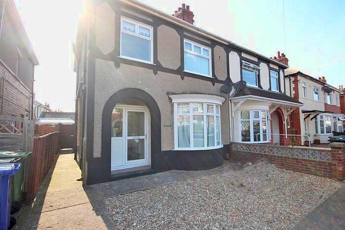 3 Bedroom Semi-Detached House To Rent In Colin Avenue, Grimsby, DN32