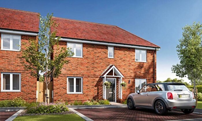 3 Bedroom House To Rent In Herringbone Way, Hambrook, Chichester, PO18