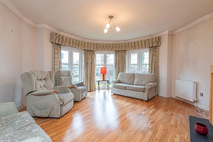 3 Bedroom Flat To Rent In Howden Hall Road, Liberton, Edinburgh, EH16