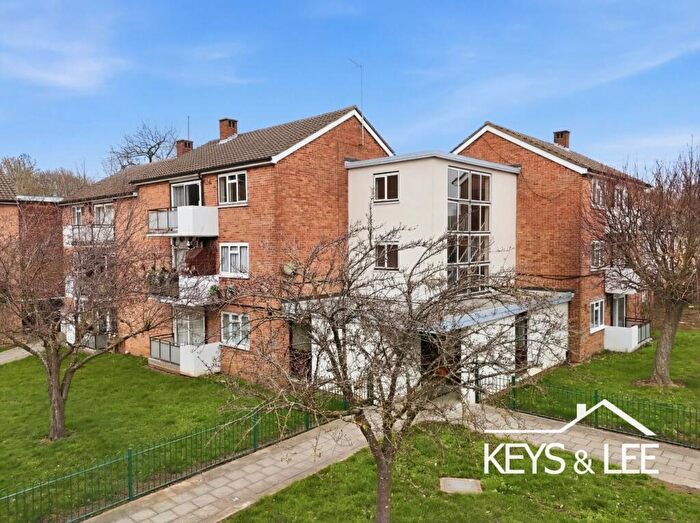 2 Bedroom Flat For Sale In Hillrise Road, Romford, RM5