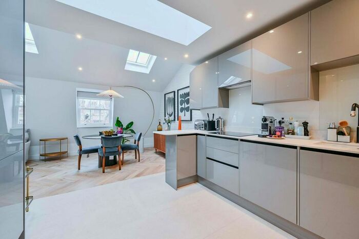 2 Bedroom Flat To Rent In Charlotte Street, Fitzrovia, London, W1T