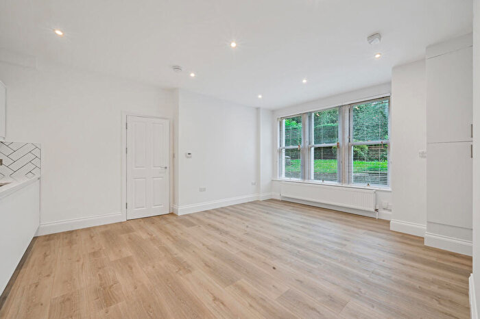 1 Bedroom Apartment To Rent In The Gardens, East Dulwich London, SE22